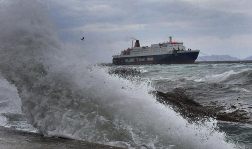 Προβλήματα στις ακτοπλοϊκές συγκοινωνίες λόγω θυελλωδών ανέμων στο Αιγαίο