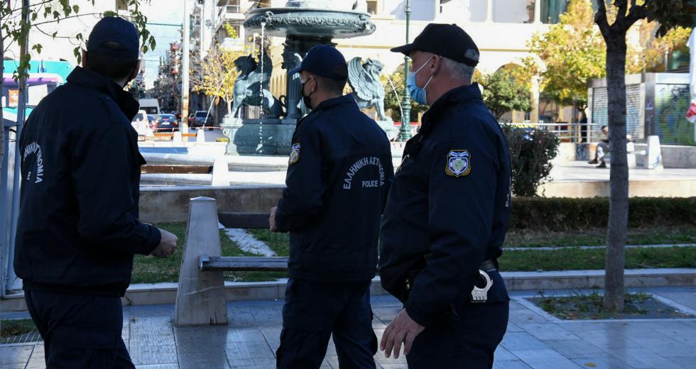 Παγώνουν κορονοπρόστιμα για συναθροίσεις, πιλοτική δίκη στο ΣτΕ