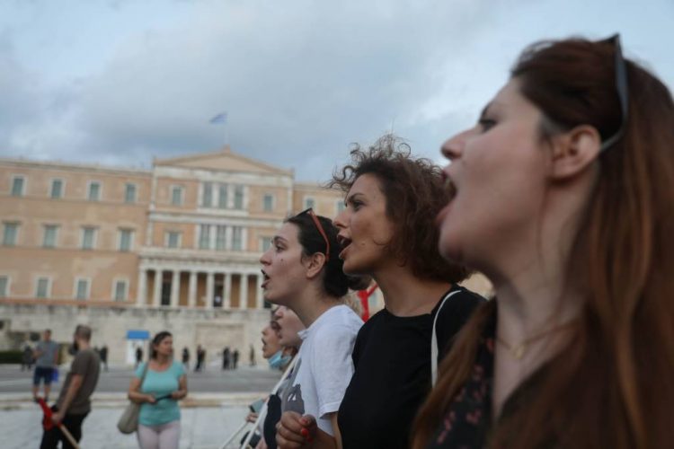 Σωματεία επιμένουν απεργιακά στις 3 Ιουνίου – Συγκέντρωση 1 μμ στα Προπύλαια για να ανατραπεί το έκτρωμα Χατζηδάκη