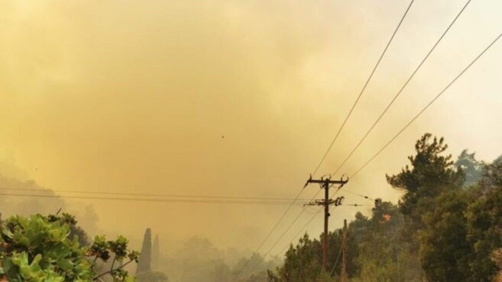 Πύρινος εφιάλτης στη Σάμο – Στο νησί ο αρχηγός της Πυροσβεστικής – Ενισχύθηκαν οι δυνάμεις