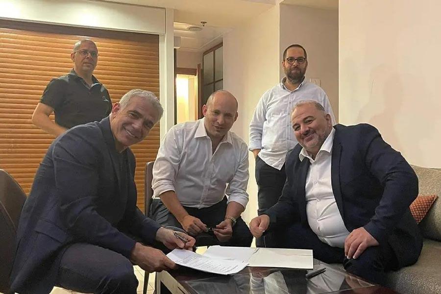 Επαναλάβετε μετά από μένα: Ο Μπένετ εγκαθιδρύει ένα κράτος-απαρτχάιντ