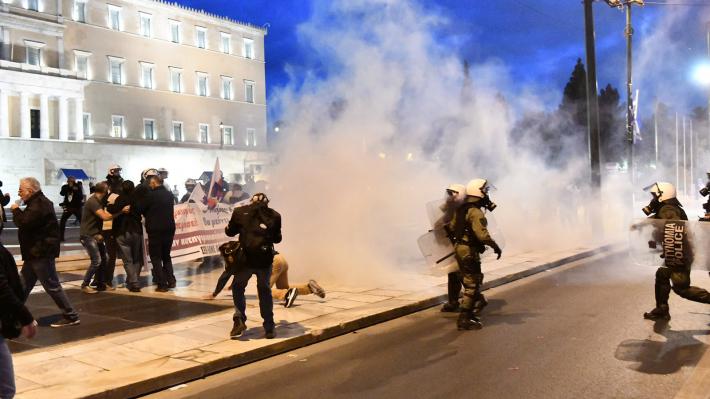 Χτύπησαν με χημικά και αύρες την κινητοποίηση των εκπαιδευτικών