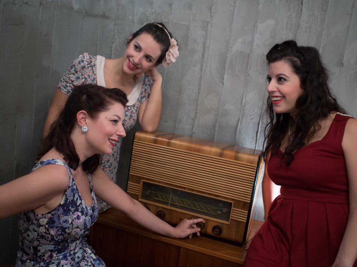 “Les Trois Femmes Swinging on the Train” στο Μουσικό Βαγόνι Orient Express