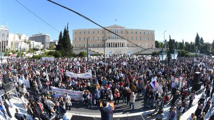 ΑΠΕΡΓΙΑ! – «Να μην πληρώσει ξανά ο λαός» – Μεγαλειώδης διαδήλωση στην Αθήνα