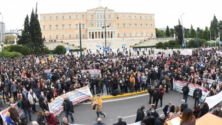 Hχηρό μήνυμα η μεγάλη συγκέντρωση στη Βουλή ενάντια στο νομοσχέδιο-έκτρωμα για την Υγεία