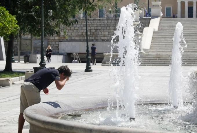 Κλιματική αλλαγή: Γιατί είναι συχνότεροι οι καύσωνες στην Ελλάδα και ποιες περιοχές είναι ευάλωτες στις πλημμύρες